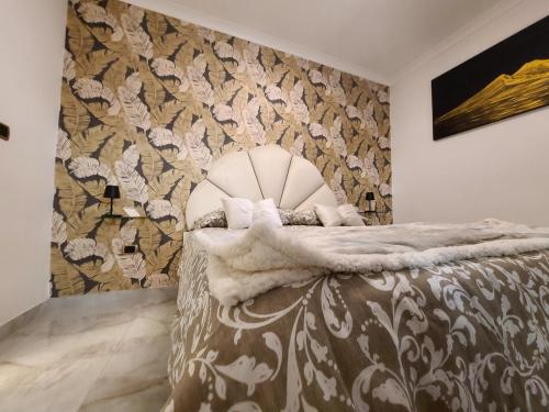 a bedroom with a bed with towels on it at la casa di patta a spaccanapoli in Naples