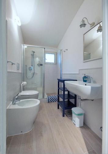 a bathroom with a tub and a sink and a shower at Il giardino di sabbia in Lacona