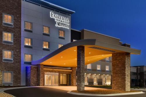 a rendering of the entrance to the extended living center at night at Fairfield Inn & Suites by Marriott Boulder Longmont in Longmont