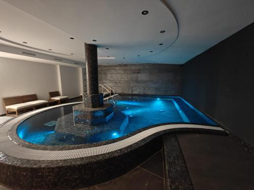 a large swimming pool in the middle of a room at Hotel La Thuile Resort & SPA in La Thuile