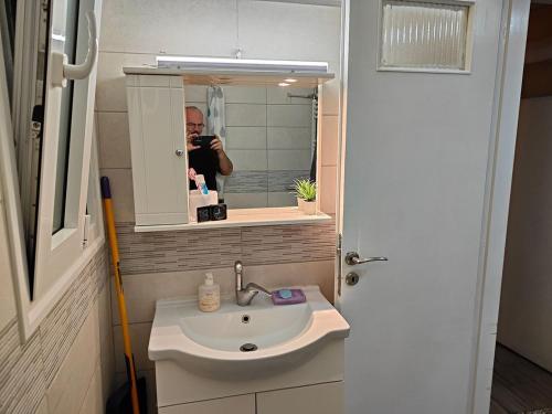 Stand-alone apartment in Pagrati