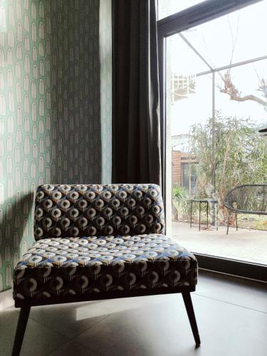 a bench sitting in a room with a window at Hôtel Paul in Aix-en-Provence