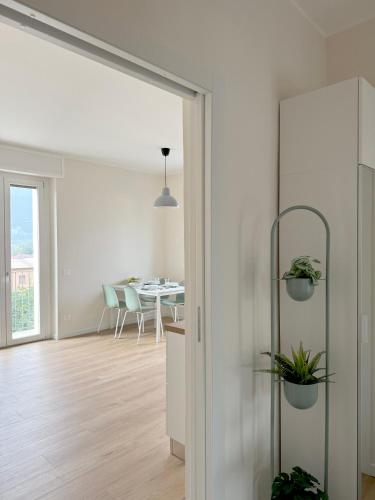 a living room with a table and a dining room at Fiore di Lago in Colico