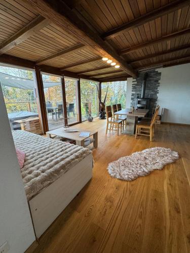 Galería fotográfica de Chalet isolé avec jacuzzi et vue panoramique en Boncourt
