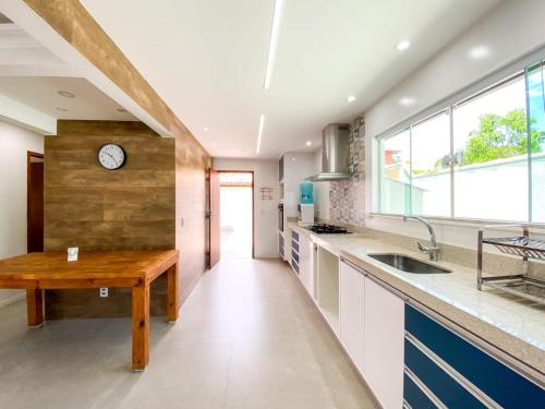 Dapur atau dapur kecil di Buzios casa Geriba