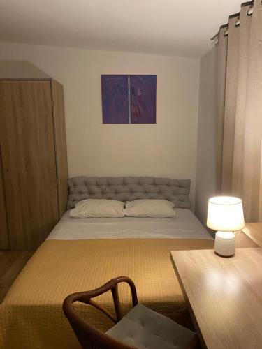 a bedroom with a bed and a table with a lamp at Casa Beleza in Funchal