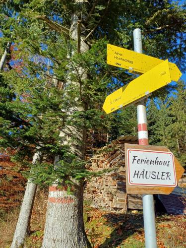 a street sign in front of a tree at Ferienhaus Häusler in Sankt Erhard