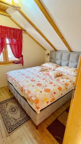 a bedroom with a bed in a attic at Eko Apartmani in Bački Petrovac