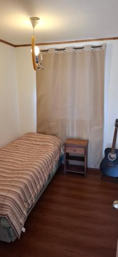 Ένα ή περισσότερα κρεβάτια σε δωμάτιο στο casa con parcela