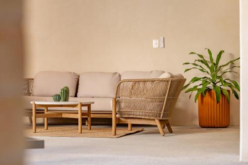 a living room with a couch and a table at Casa Los Dichos in Brisas de Zicatela
