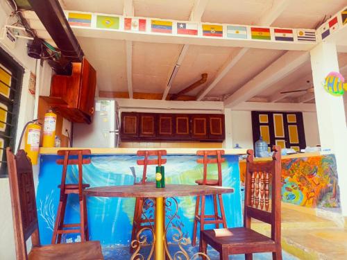 Bazén v ubytování Villa Mary Hostel nebo v jeho okolí