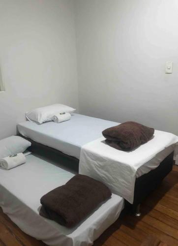 two beds in a small room at Suíte 102 - Pousada no Centro do Rio in Rio de Janeiro