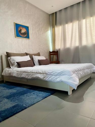 Ένα ή περισσότερα κρεβάτια σε δωμάτιο στο L IMPERIAL comme chez vous