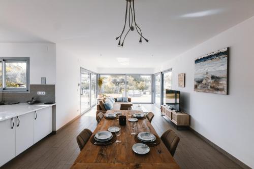 Η κουζίνα ή μικρή κουζίνα στο Villa luxe Ibiza Style, with heated pool