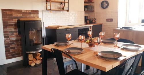 Una cocina o cocineta en Gîte Timéo Mont Saint-Michel