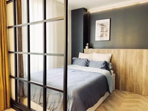 Katil atau katil-katil dalam bilik di Luxe studio 10min metro from the Center of Paris