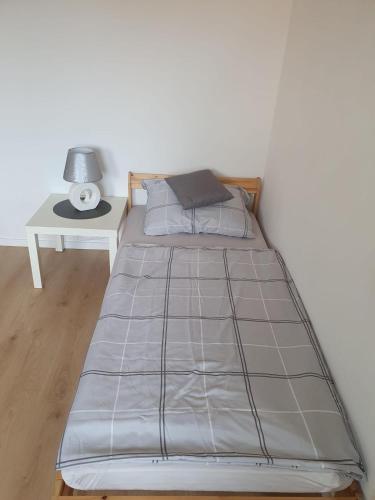 Ένα ή περισσότερα κρεβάτια σε δωμάτιο στο Monteurwohnung Sendberg Blick