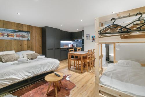 Postel nebo postele na pokoji v ubytování Studio élégant au cœur des Alpes