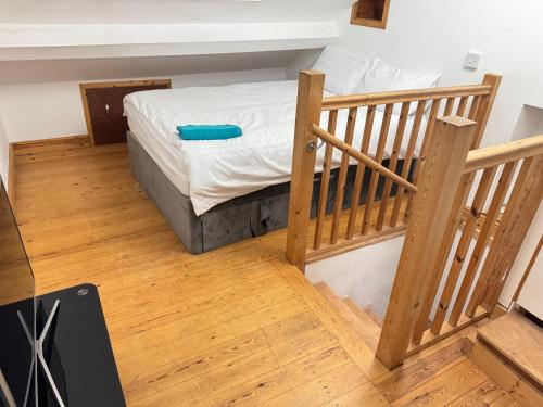 Ένα ή περισσότερα κρεβάτια σε δωμάτιο στο Hometel Digs Nice Comfy Home Sleeps 12