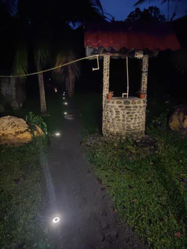 a night time picture of a house with a light at Quinta 24 de Junio in Guácimo