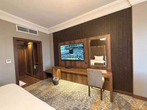 Télévision ou salle de divertissement dans l'établissement Crown Town Hotel