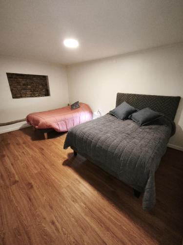 Un pat sau paturi într-o cameră la Aventura Patagonica 2