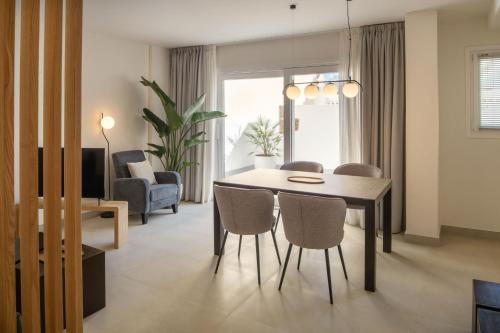 Flora - Panasco Suites