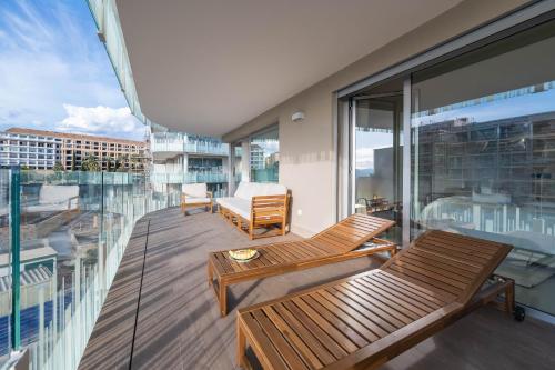 Newly Built 3 BDRM Luxury Apt Close to the Beach