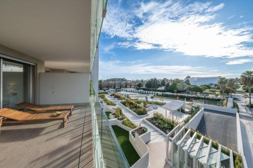 Newly Built 3 BDRM Luxury Apt Close to the Beach