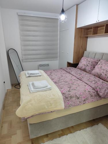 a bedroom with a bed with a purple blanket at Stan na dan Lane in Pale