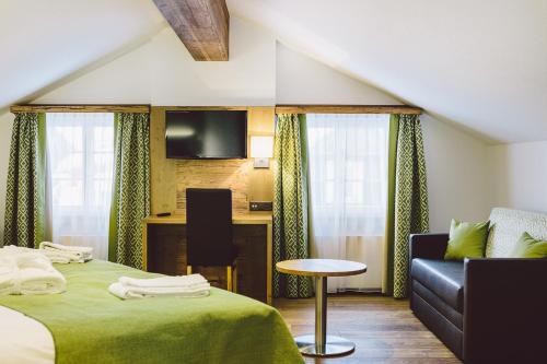 Postel nebo postele na pokoji v ubytování Hotel & Restaurant Zum Schwarzen Bären
