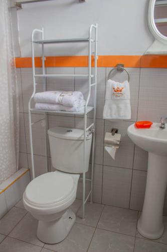 a bathroom with a toilet and a sink at Hotel Chachapoyas in Chachapoyas
