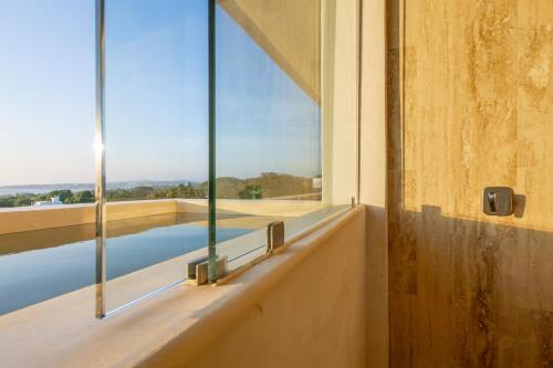 a room with a window with a view of a pool at Casa Los Dichos in Brisas de Zicatela