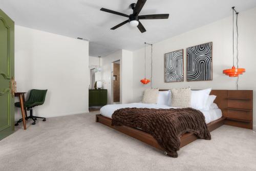 a bedroom with a bed and a ceiling fan at The Palm Royale in Austin