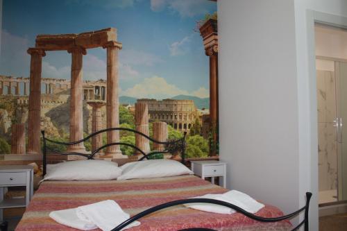 una camera da letto con un letto e un dipinto sul muro di Holidays in Rome - Guesthouse a Roma