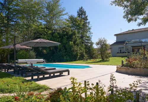Πισίνα στο ή κοντά στο Château Belvédère - Swimming pool, Vineyard & countryside
