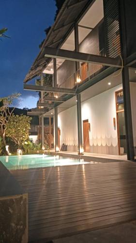 a house with a swimming pool in front of it at Ozone Cave in Thong Nai Pan Noi