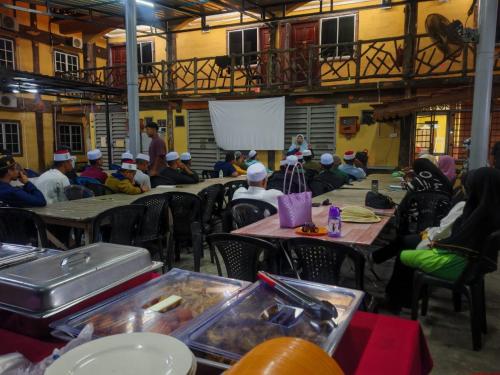 Restaurace v ubytování KAMILA MOTEL TELUK SENANGIN
