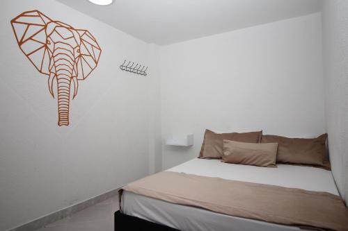 a bedroom with a bed with a drawing on the wall at DAM Hotel Pereira in Pereira