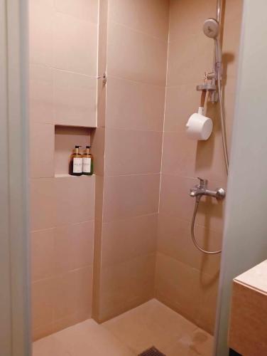 Un baño de 2- BR PENTHOUSE - Seabreeze Building C, Penthouse Unit - P05