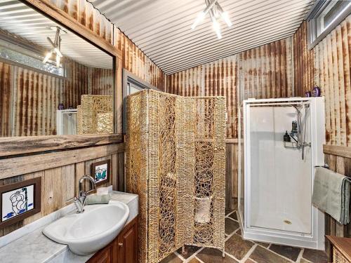 Et badeværelse på Golden Ash Grove Eco Farm