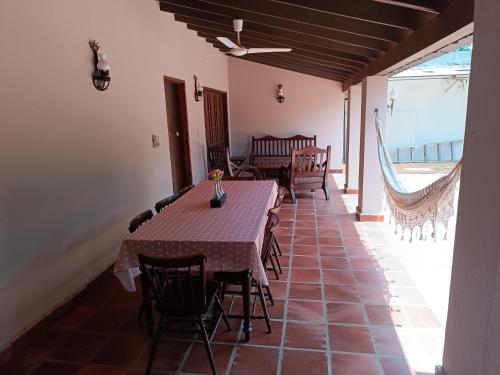 a dining room with a table and chairs and a balcony at Casa entera con jardín en Luque! in San Lorenzo