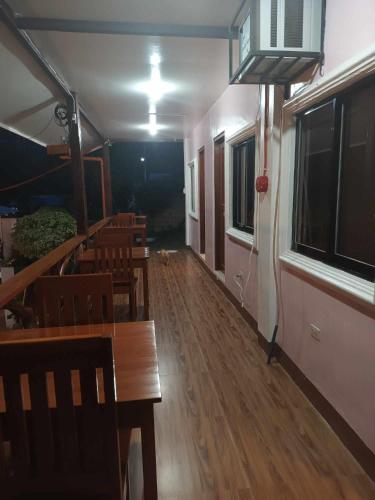 Ein Restaurant oder anderes Speiselokal in der Unterkunft Mariah Guest House 