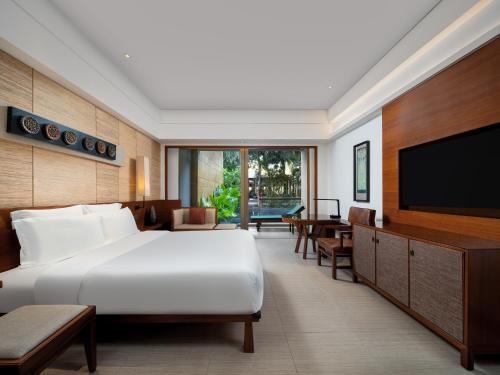 Телевизор и/или развлекательный центр в Pullman Oceanview Sanya Bay Resort & Spa