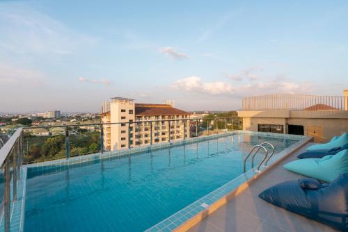 a large swimming pool on top of a building at P-Park Hotel Pattaya in Pattaya North
