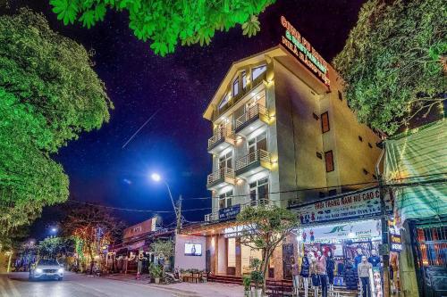 a building on the side of a street at night at Cong Fu Hotel in Bắc Hà