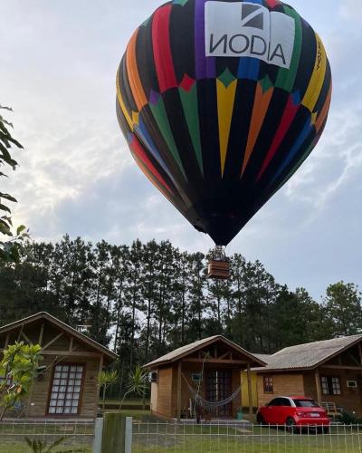 a hot air balloon in front of a house at Chalé Aracuã 2 in Torres