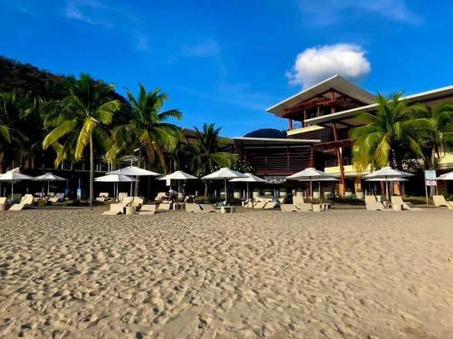 Ein Strand an oder in der Nähe der Pension