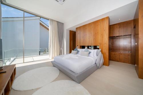 Ένα ή περισσότερα κρεβάτια σε δωμάτιο στο Trendy & Minimalist Design 5BR Pool Villa Trinity C1