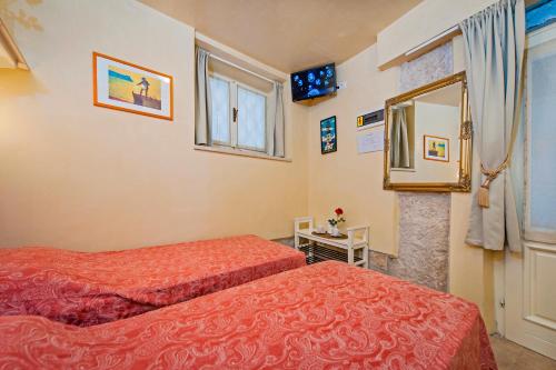 a hotel room with two beds and a mirror at Guest house SOTTO I VOLTI Centro Storico in Rovinj
